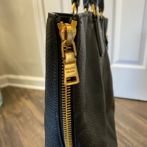 Prada Vitello Daino large shopping tote - Picture 7 of 11